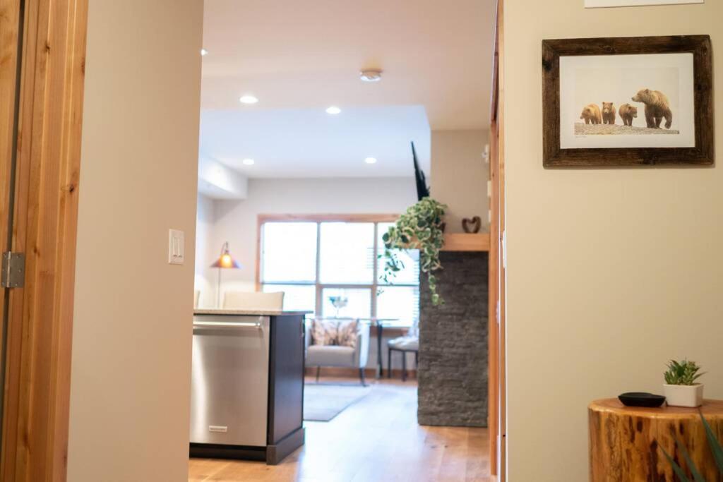Spring Creek Luxury King One Bedroom At White Spruce Lodge Canmore Esterno foto