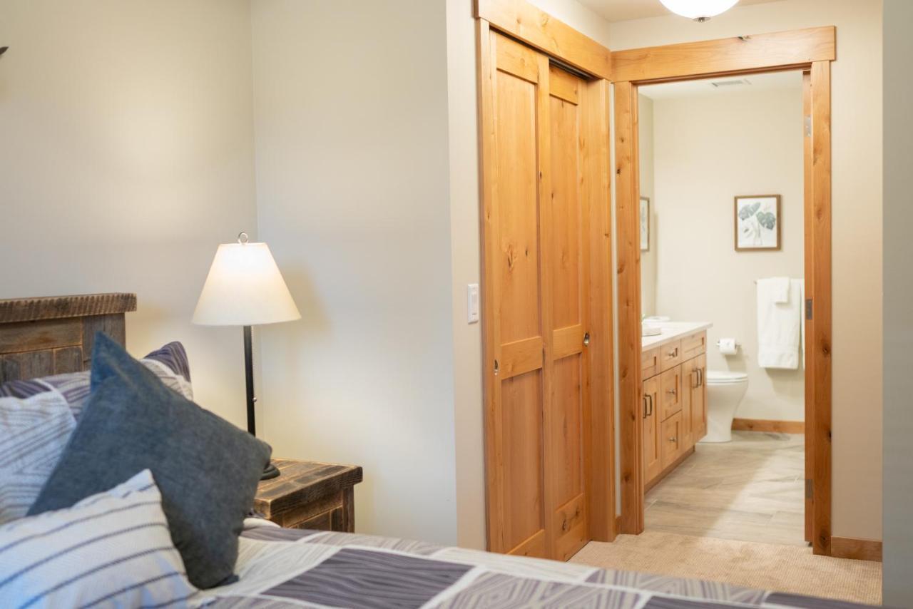 Spring Creek Luxury King One Bedroom At White Spruce Lodge Canmore Esterno foto
