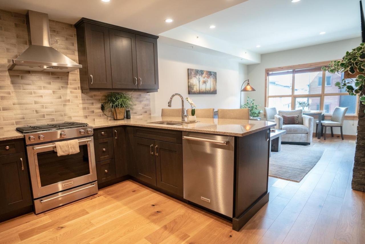 Spring Creek Luxury King One Bedroom At White Spruce Lodge Canmore Esterno foto