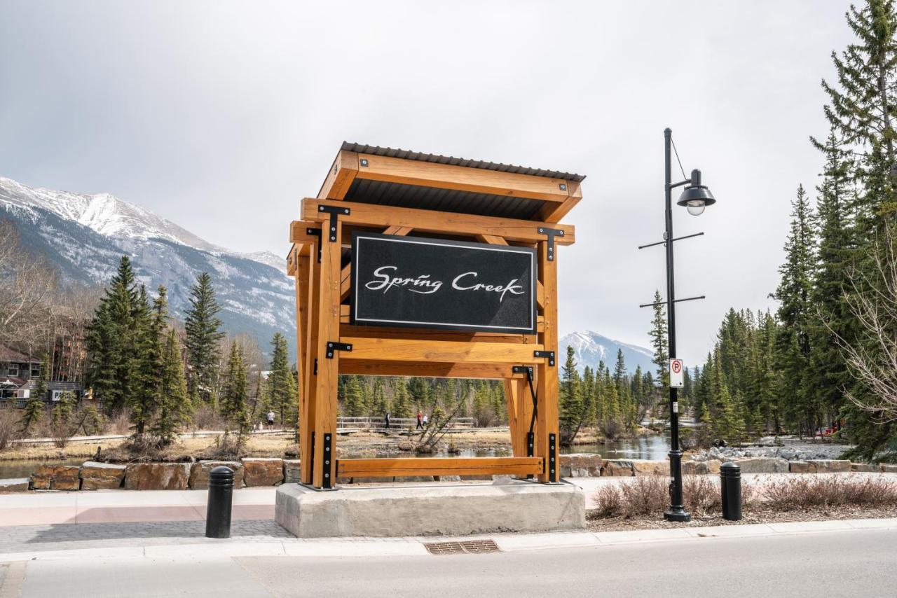 Spring Creek Luxury King One Bedroom At White Spruce Lodge Canmore Esterno foto