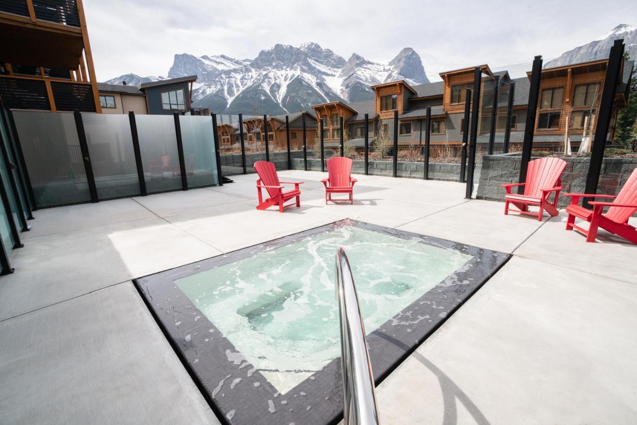 Spring Creek Luxury King One Bedroom At White Spruce Lodge Canmore Esterno foto
