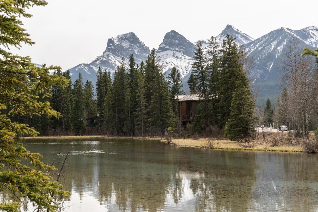 Spring Creek Luxury King One Bedroom At White Spruce Lodge Canmore Esterno foto
