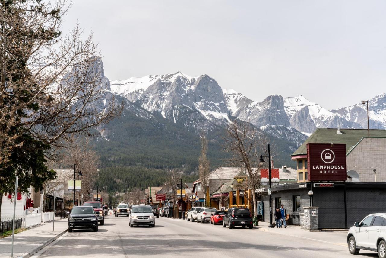 Spring Creek Luxury King One Bedroom At White Spruce Lodge Canmore Esterno foto