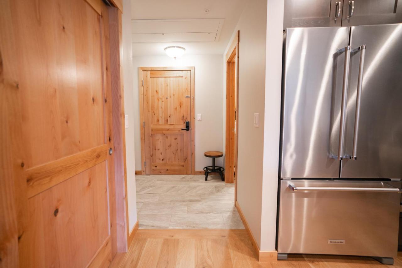 Spring Creek Luxury King One Bedroom At White Spruce Lodge Canmore Esterno foto