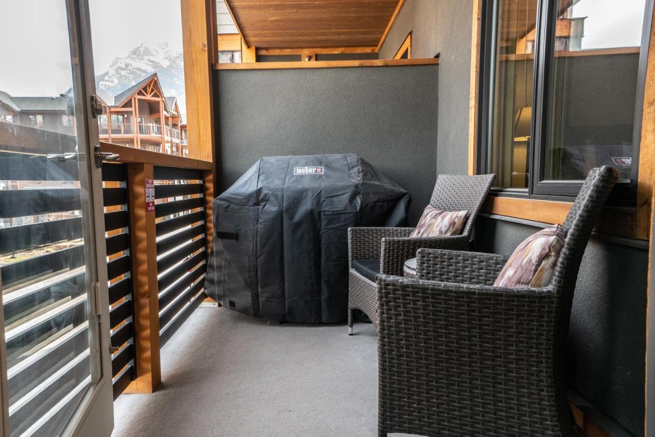 Spring Creek Luxury King One Bedroom At White Spruce Lodge Canmore Esterno foto