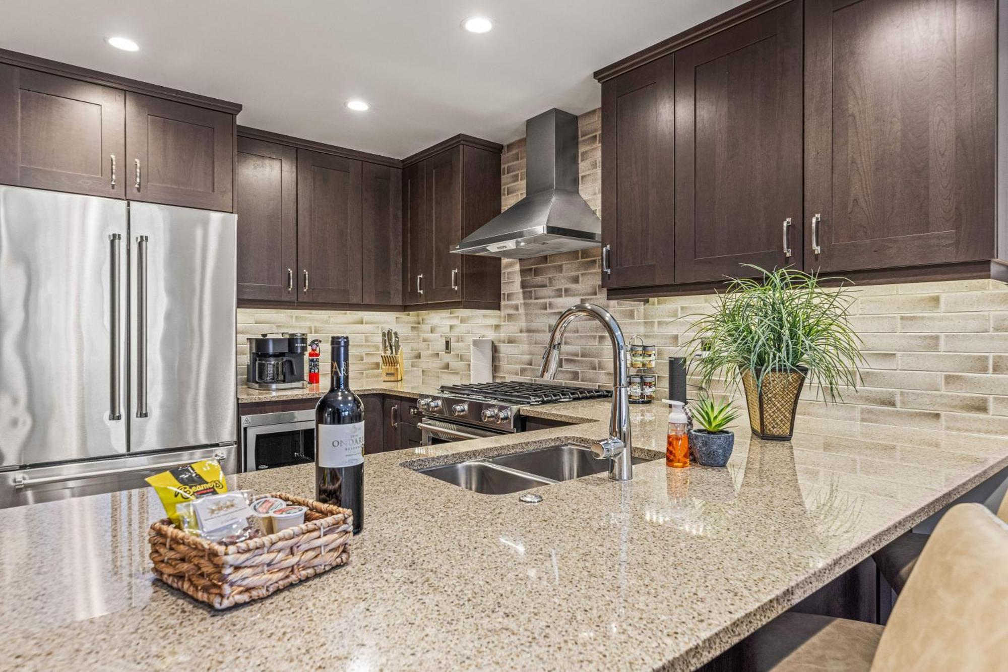 Spring Creek Luxury King One Bedroom At White Spruce Lodge Canmore Esterno foto