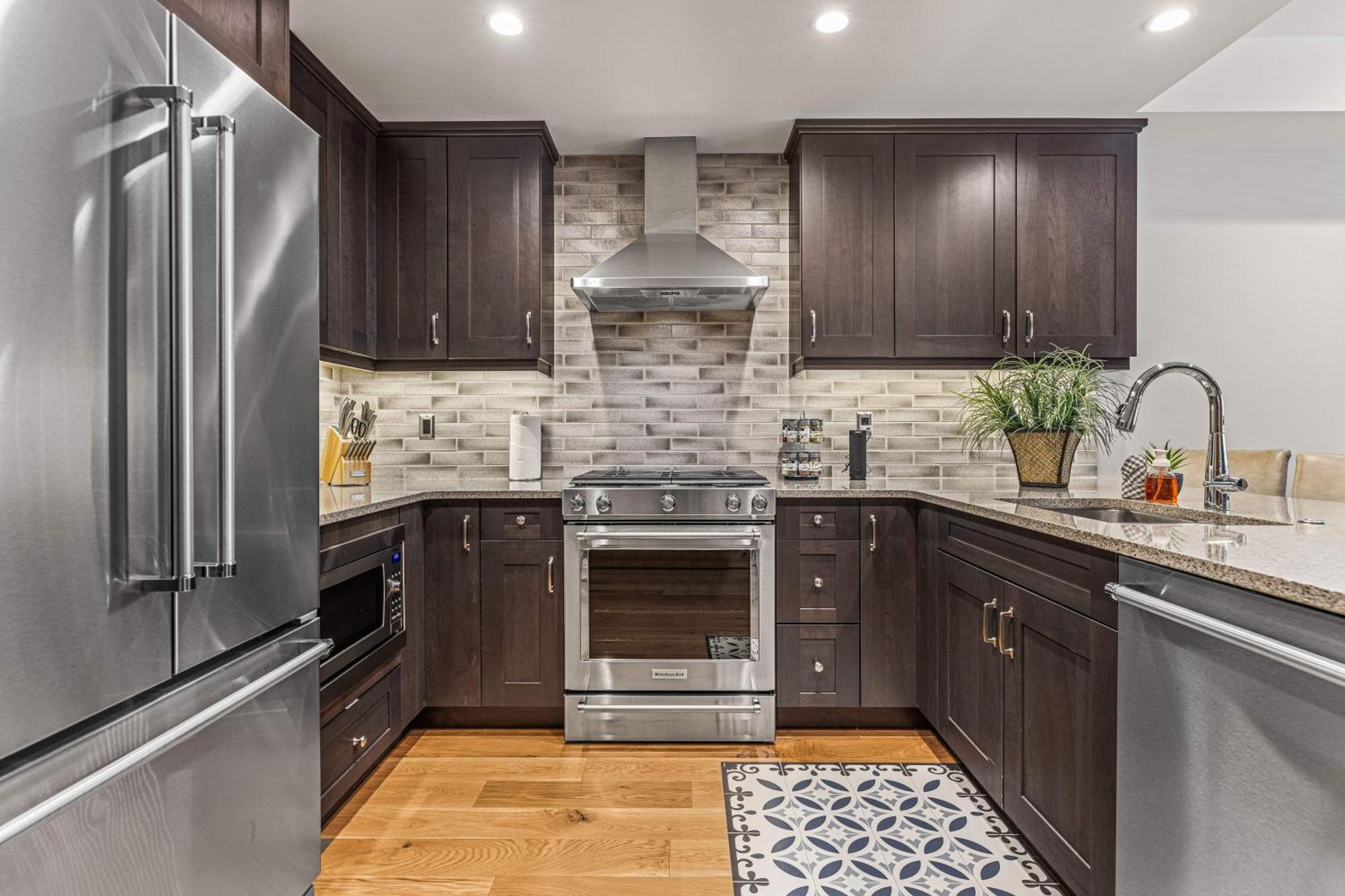 Spring Creek Luxury King One Bedroom At White Spruce Lodge Canmore Esterno foto