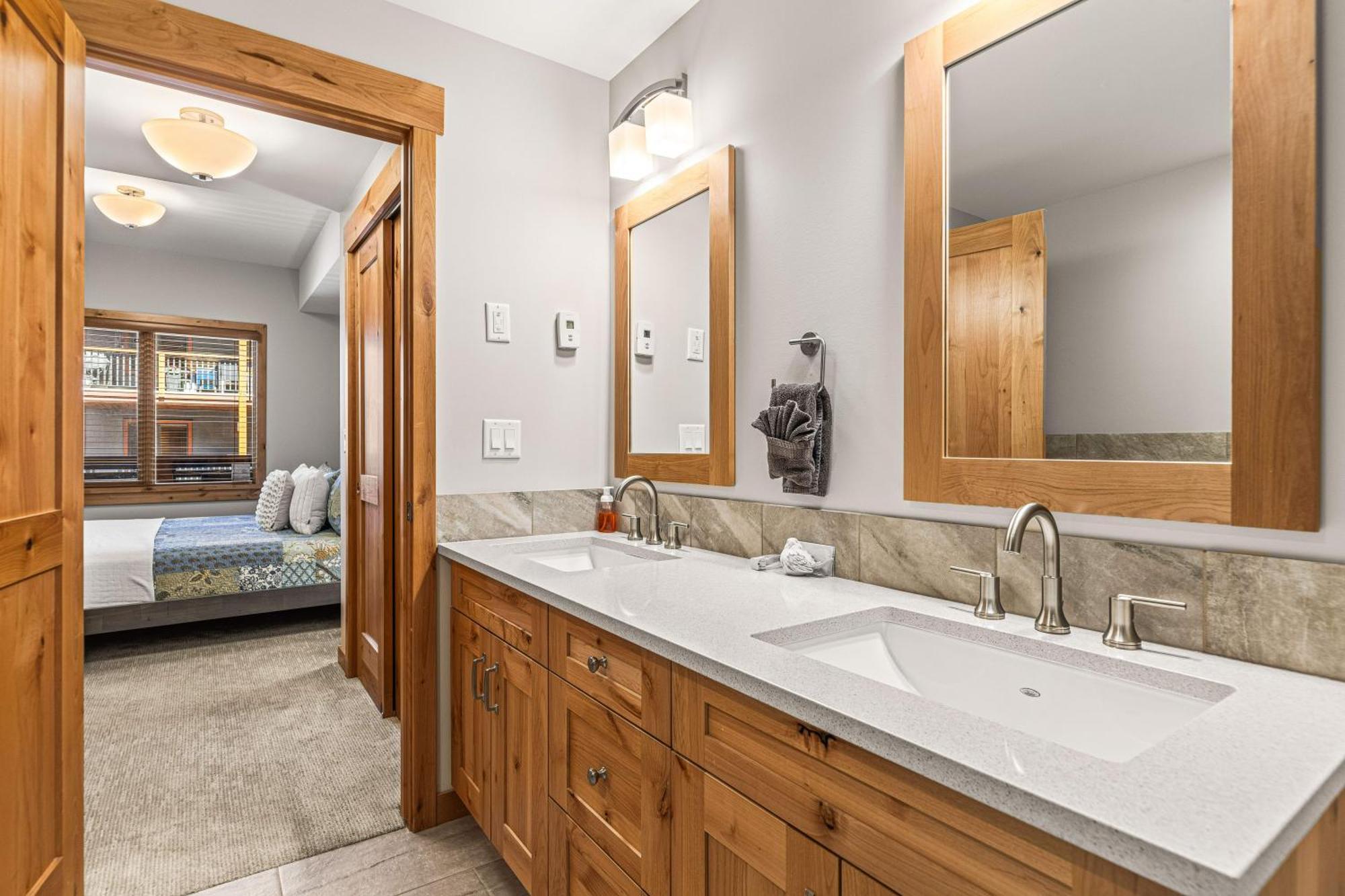 Spring Creek Luxury King One Bedroom At White Spruce Lodge Canmore Esterno foto